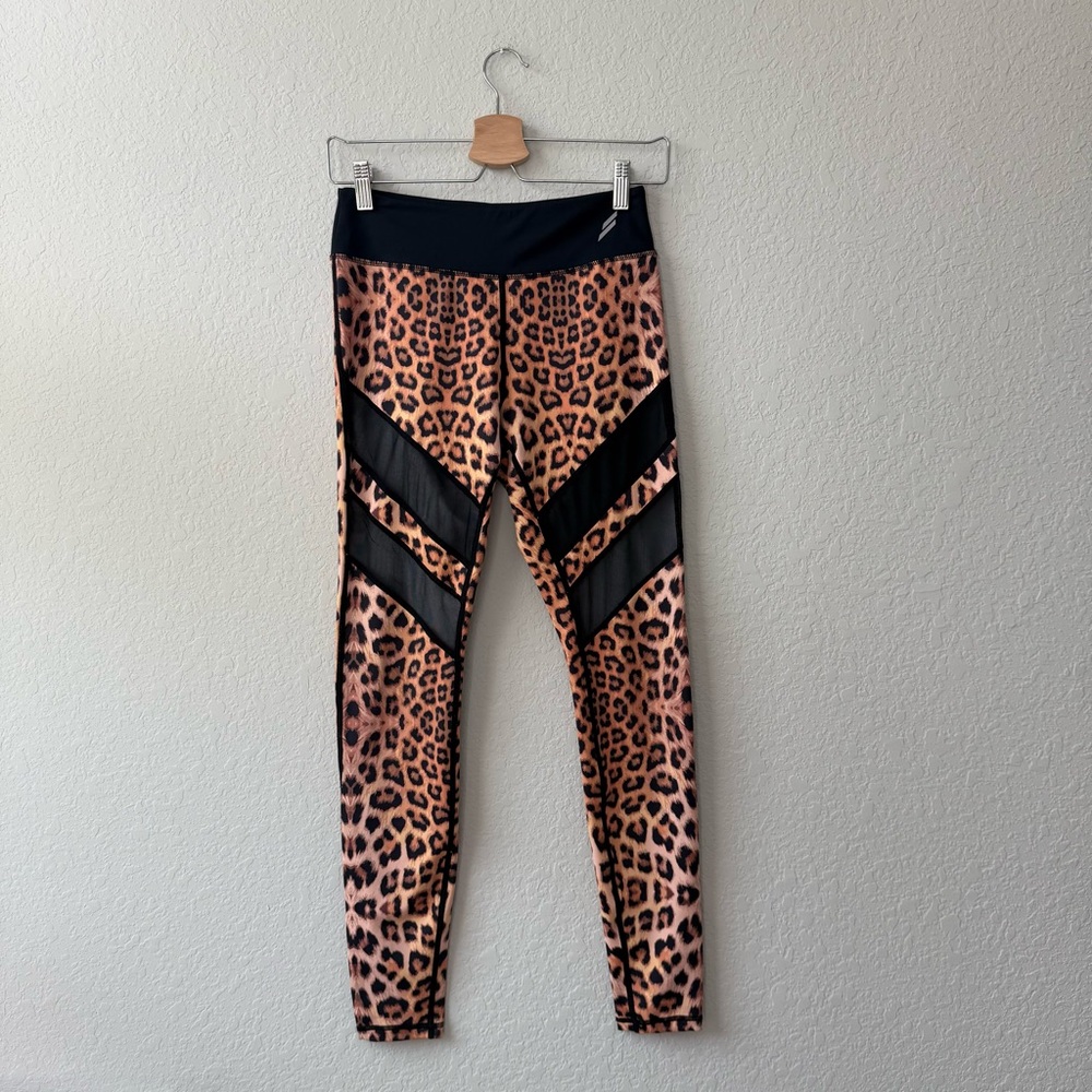 DOYOUEVEN Leopard Print Leggings with Black Accents